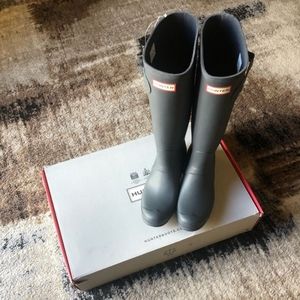 Tall Hunter Grey Boots sz 9